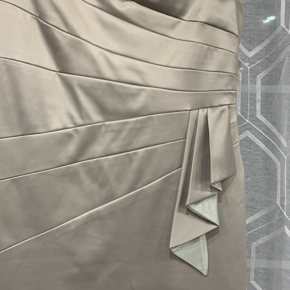 Chancelle Formal Dress - Picture 3 of 7